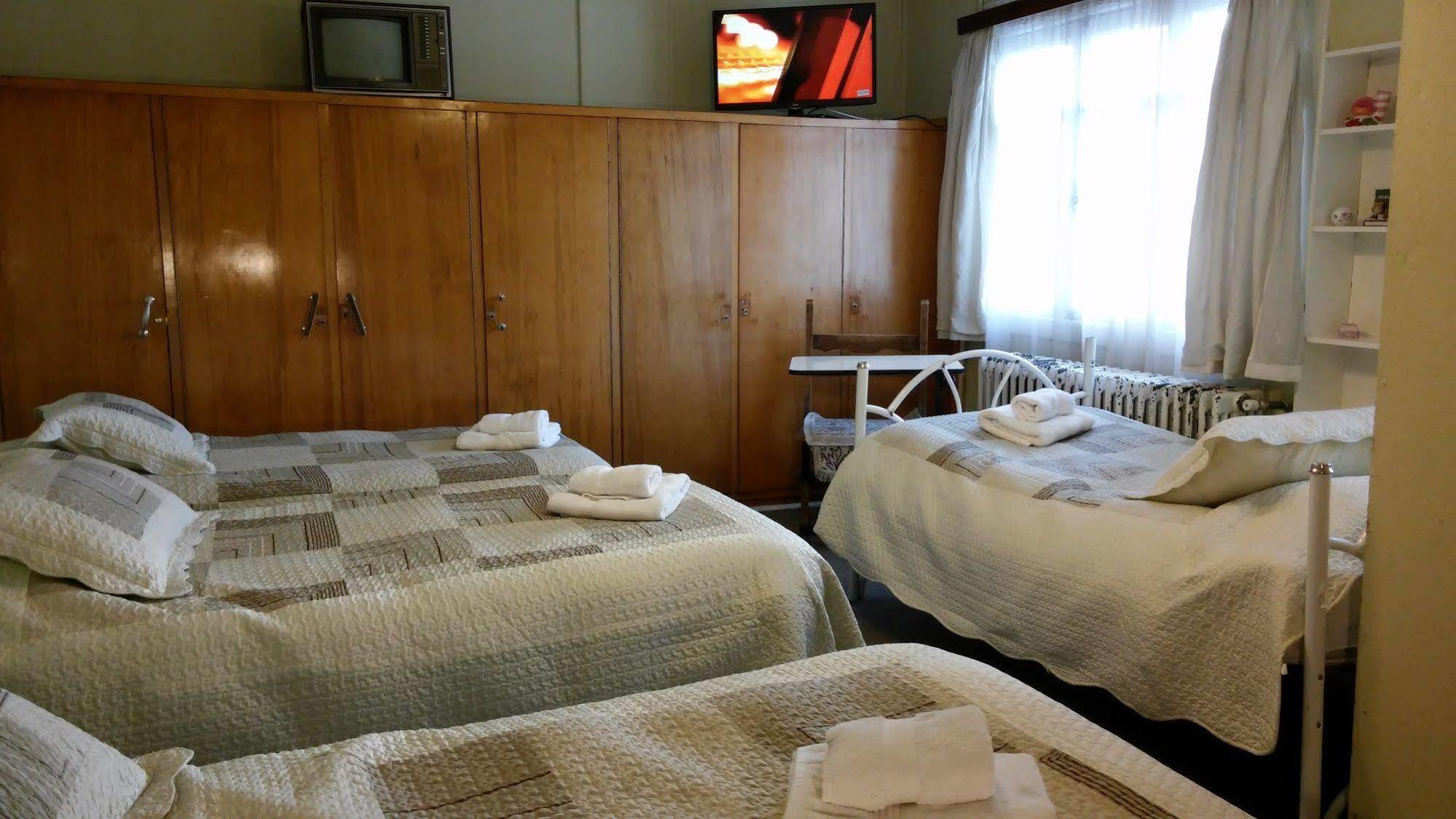 Hostal Y Cabanas Ainil 푼타아레나스 외부 사진