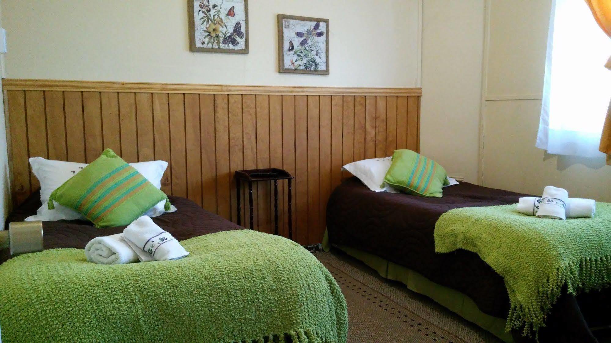 Hostal Y Cabanas Ainil 푼타아레나스 외부 사진